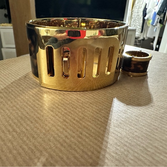 Jewelery - Picture 1 of 4